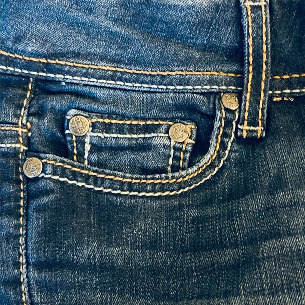 BKE Payton Cropped Stretchy Capri Jeans - Picture 9 of 16
